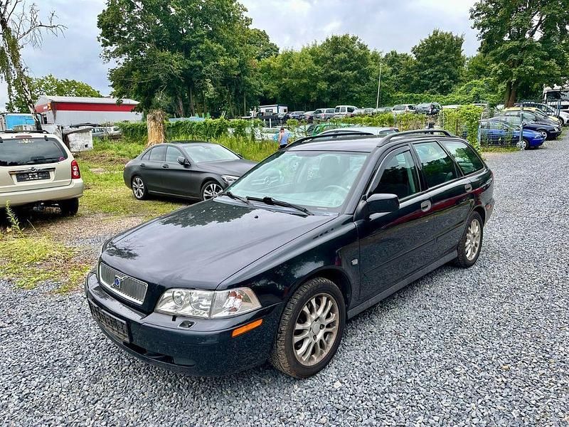Schwarz Gebraucht 2003 Volvo V40 Comfort Kombi | 1.000 € (Fairer Preis) - Bild 1/4