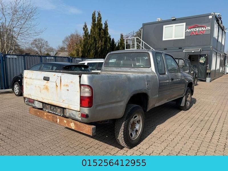 Gebraucht Toyota HiLux 102 PS (75 kW) 2004 Grau Pickup