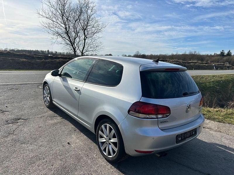 Gebraucht VW Golf VI Highline 122 PS (89 kW) 2009 Silber Kleinwagen