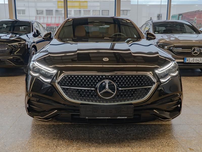 Gebraucht Mercedes E200 AMG 204 PS (150 kW) 2024 Unilack polarweiss Limousine