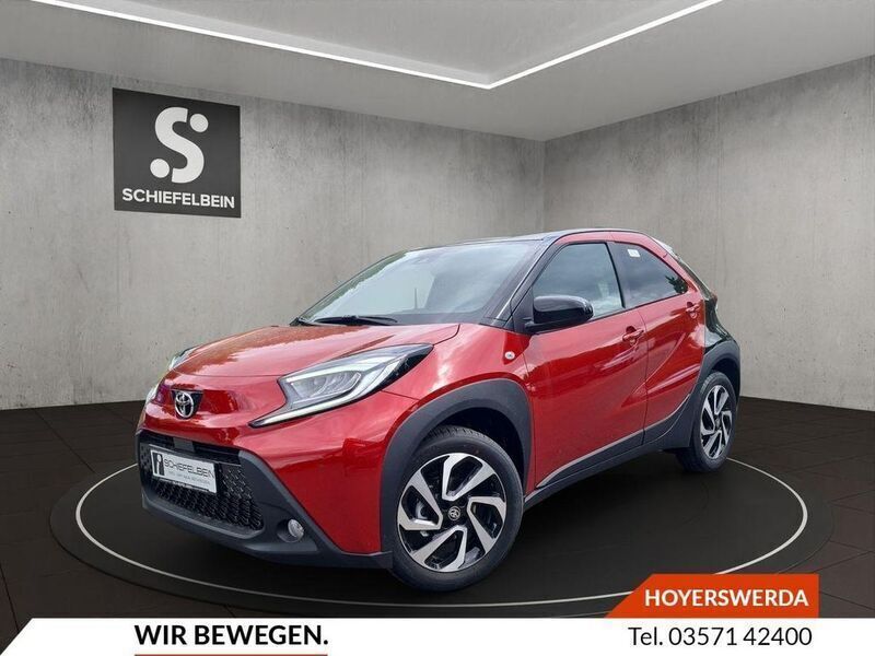 Chilli rot metallic Neu 2025 Toyota Aygo Kleinwagen | 20.090 € - Bild 1/4