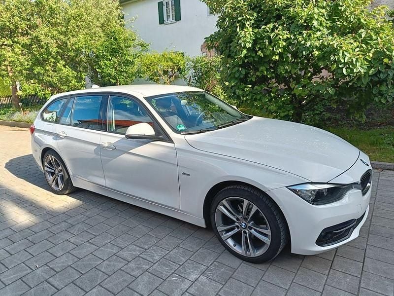 Weiß Gebraucht 2016 BMW 320 Sport Line Kombi | 12.400 € (Guter Preis) - Bild 1/4