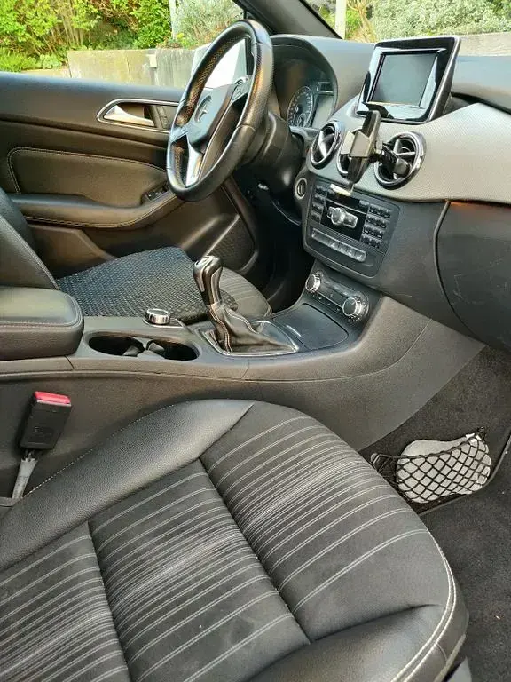 Gebraucht Mercedes B180 122 PS (89 kW) 2014 Weiß Kleinwagen