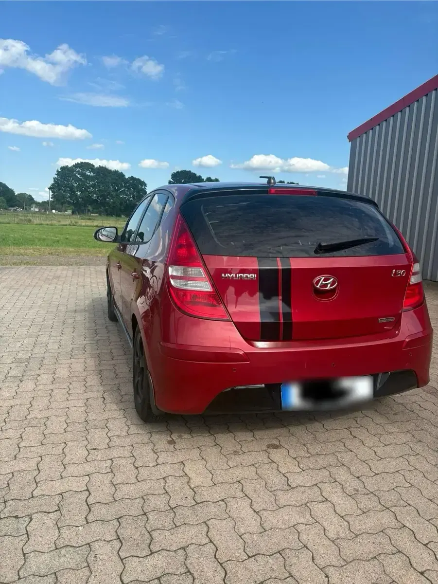 Gebraucht Hyundai i30 116 PS (85 kW) 2011 Rot Kleinwagen