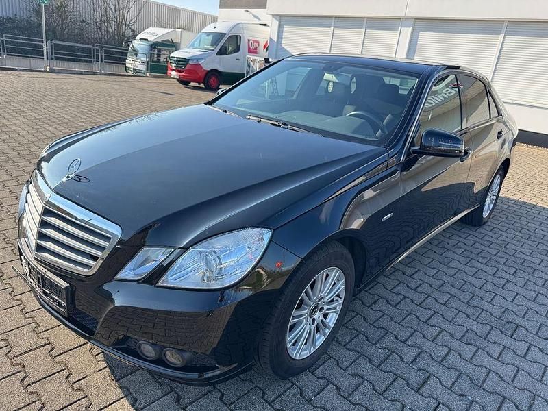 Gebraucht Mercedes E220 170 PS (125 kW) 2010 Schwarz Limousine