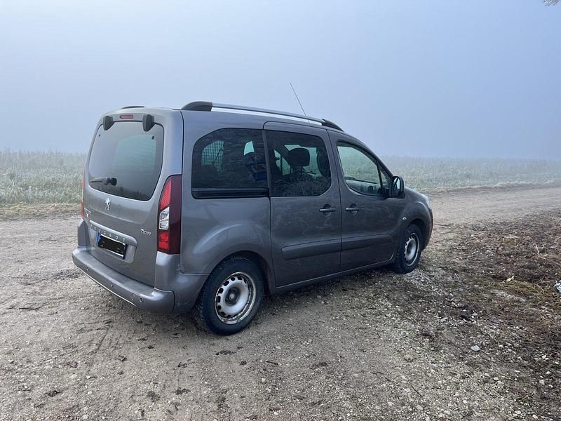 Gebraucht Peugeot Partner Tepee Premium 108 PS (79 kW) 2009 Grau Van / Kleinbus
