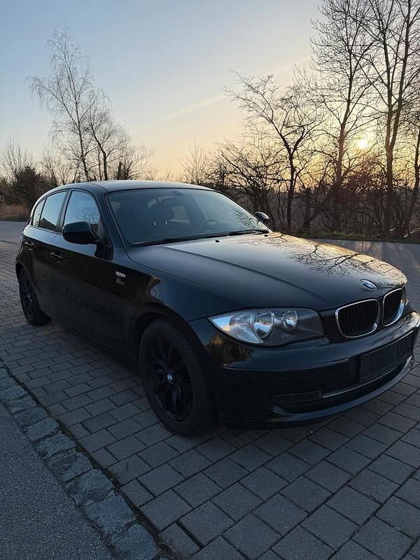 Gebraucht BMW 118 2011 Schwarz Kleinwagen
