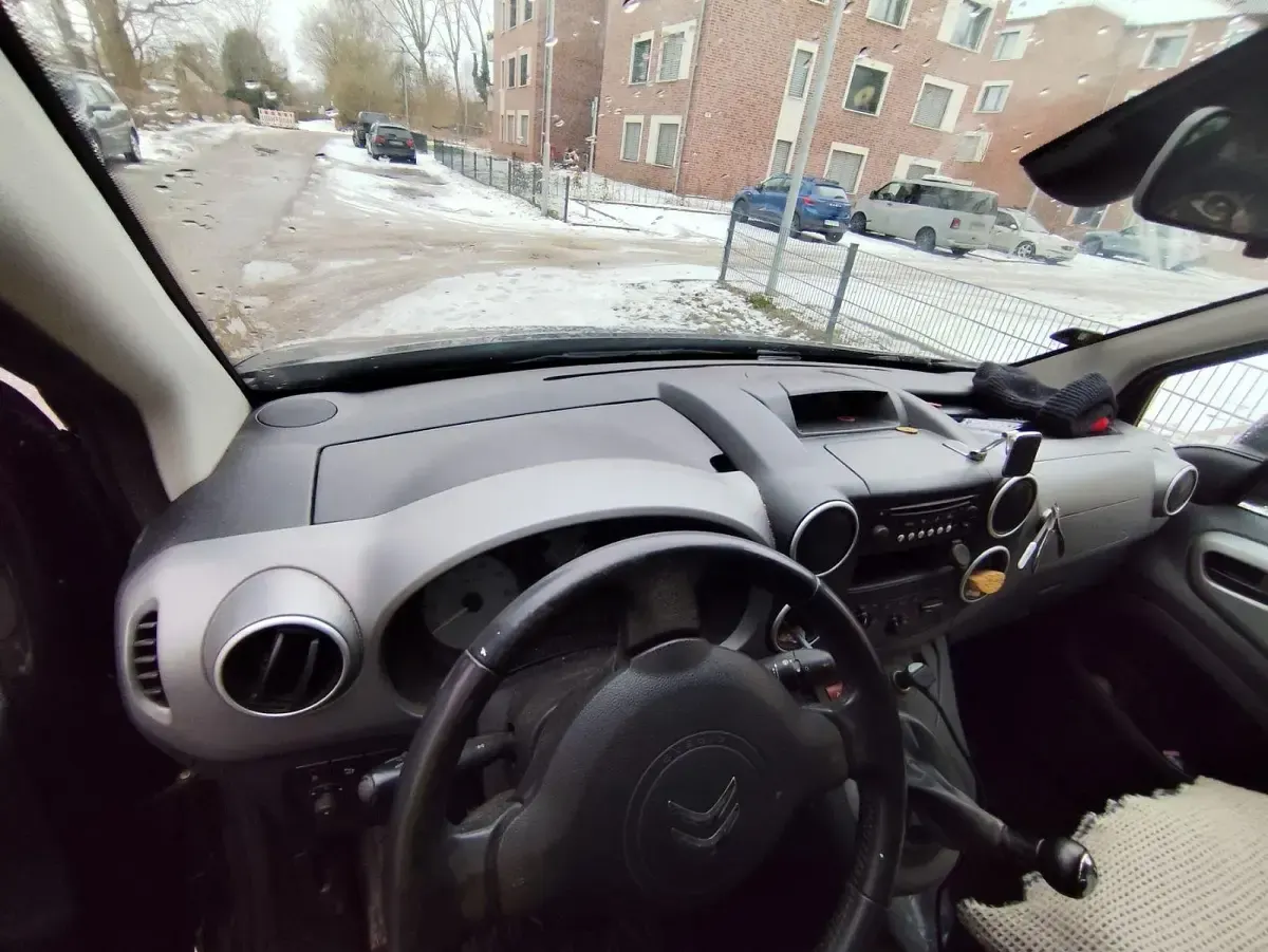 Używany Citroën Berlingo Feel 99 KM (72 kW) 2015 Czarny Minivan