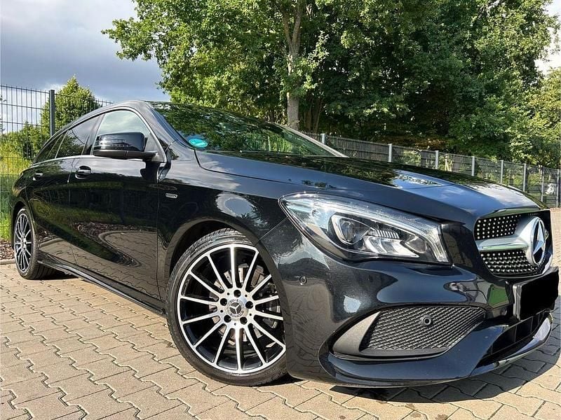 Schwarz Gebraucht 2017 Mercedes CLA180 Shooting Brake AMG Kombi | 19.300 € (Fairer Preis) - Bild 1/4
