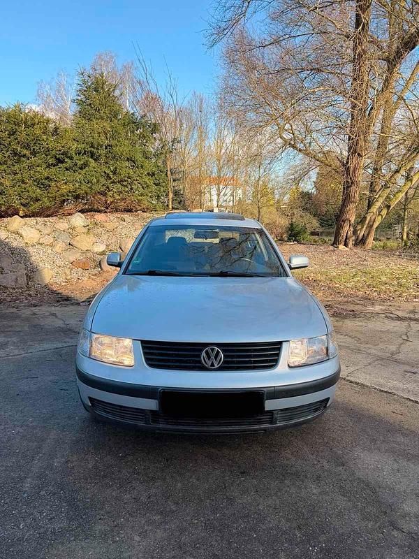 Gebraucht VW Passat 115 PS (84 kW) 1998 Grau Limousine
