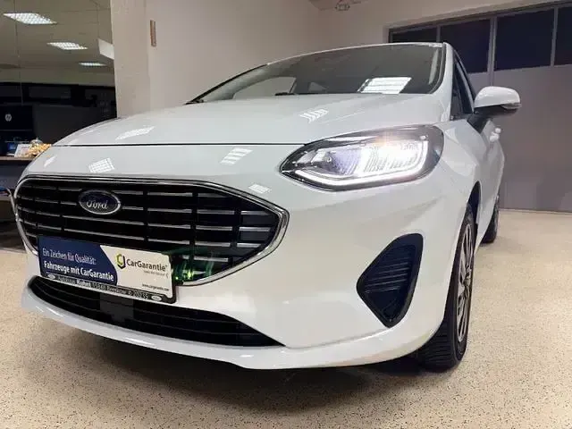 Gebraucht Ford Fiesta Titanium 101 PS (74 kW) 2023 Weiß Limousine