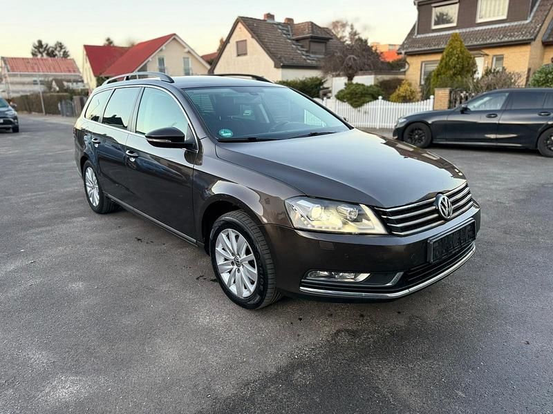 Gebraucht VW Passat 140 PS (102 kW) 2013 Braun Kombi