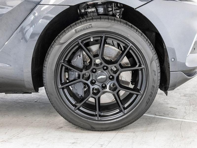 Gebraucht Aston Martin DBX 551 PS (405 kW) 2025 Silber SUV