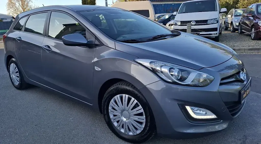Gebraucht Hyundai i30 Style 135 PS (99 kW) 2015 Grau Kombi