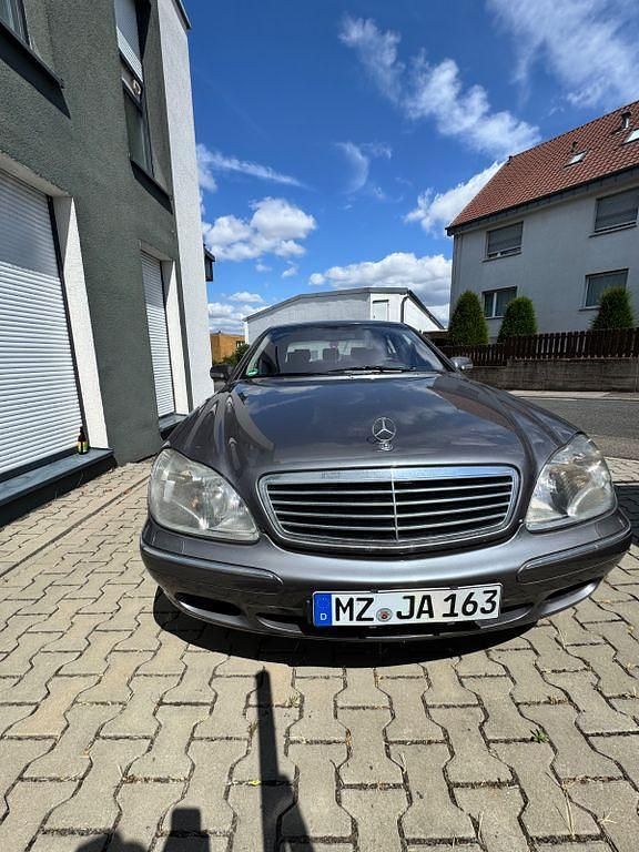 Grau Gebraucht 1999 Mercedes S430 Limousine | 7.200 € (Teuer) - Bild 1/4