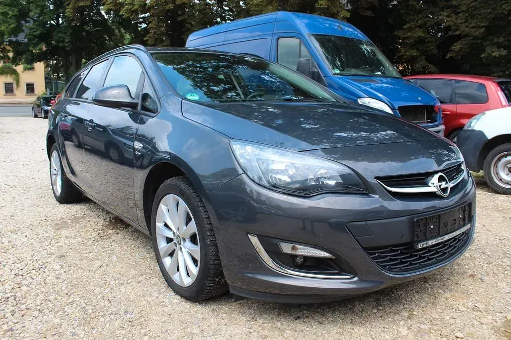 Gebraucht Opel Astra Active 140 PS (102 kW) 2013 Grau Kombi