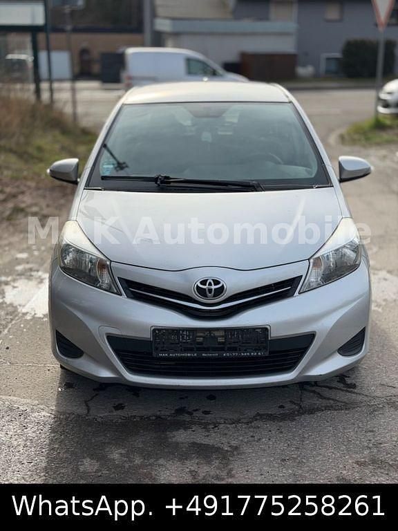 Gebraucht Toyota Yaris 90 PS (66 kW) 2011 Silber Kleinwagen