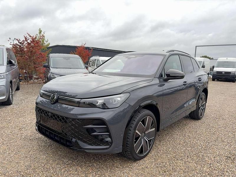 Neu VW Tiguan R-line 265 PS (194 kW) 2025 Delfingrau / soulschwarz SUV