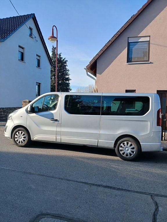 Gebraucht Opel Vivaro 125 PS (91 kW) 2016 Silber Van / Kleinbus