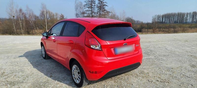 Gebraucht Ford Fiesta SYNC Edition 80 PS (58 kW) 2013 Rot Kleinwagen