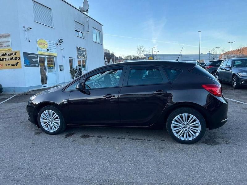 Gebraucht Opel Astra Active 101 PS (74 kW) 2013 Braun Limousine