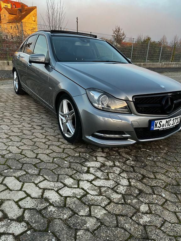 Grau Gebraucht 2012 Mercedes C350 Avantgarde Limousine | 12.500 € (Fairer Preis) - Bild 1/4