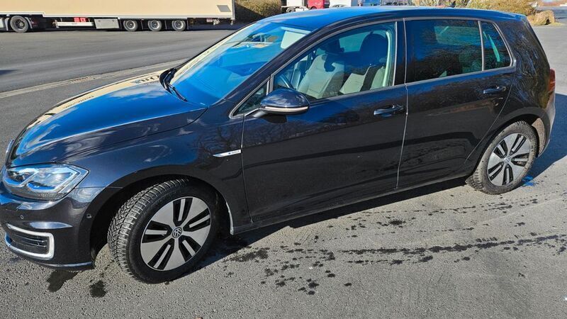 Gebraucht VW e-Golf 100 kW (136 PS) 2019 Schwarz Kleinwagen