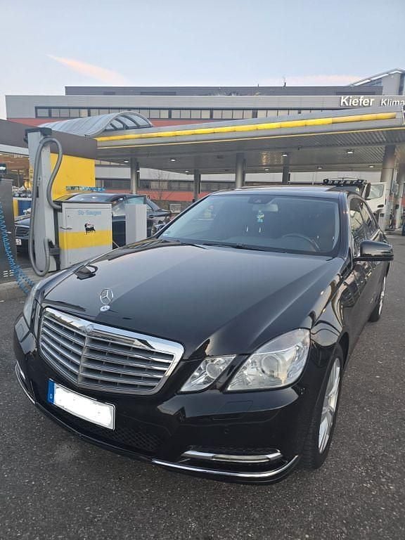 Gebraucht Mercedes E200 Elegance 184 PS (135 kW) 2010 Schwarz Limousine