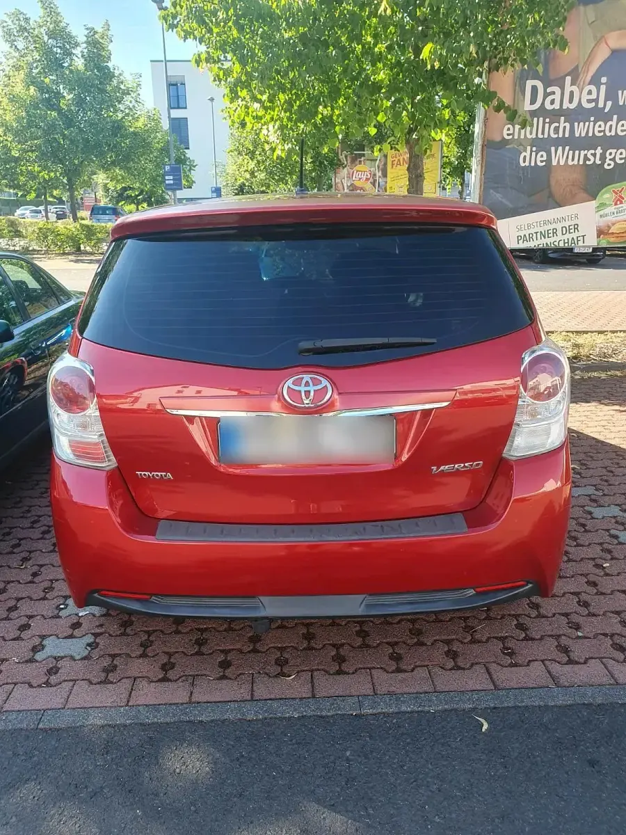 Gebraucht Toyota Verso 177 PS (130 kW) 2013 Rot Van / Kleinbus