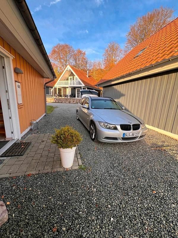 Grau Gebraucht 2006 BMW 320 Kombi | 4.950 € - Bild 1/4