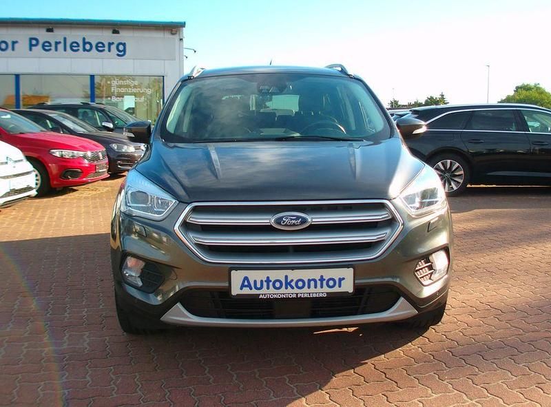 Gebraucht Ford Kuga Titanium 179 PS (131 kW) 2018 Grau SUV