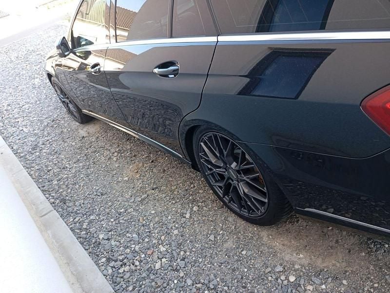 Gebraucht Mercedes E220 170 PS (125 kW) 2013 Schwarz Kombi