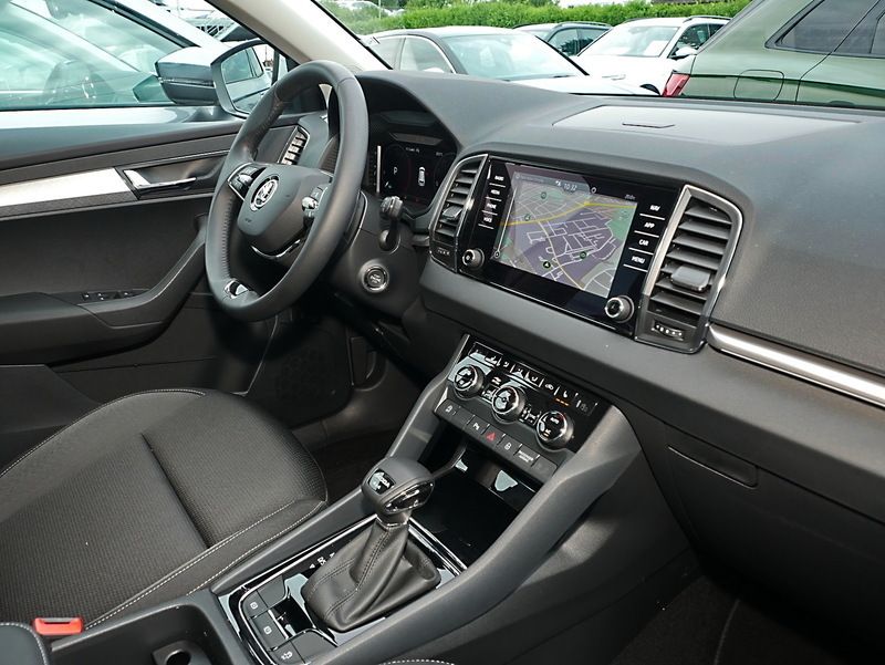 Gebraucht Skoda Karoq Ambition 150 PS (110 kW) 2023 Moon weiss perleffekt SUV