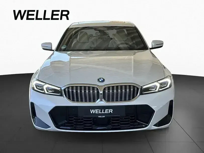 Gebraucht BMW 330e Comfort Edition 292 PS (214 kW) 2025 Mineralweiß (weiß) Limousine