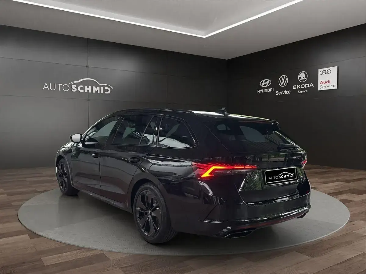 Neu Skoda Octavia RS 265 PS (194 kW) 2026 Schwarzmagic perleffekt Kombi