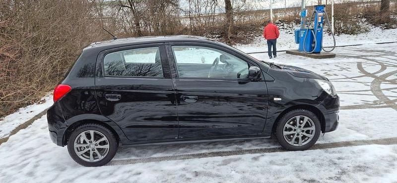 Gebraucht Mitsubishi Space Star 71 PS (52 kW) 2018 Schwarz Kleinwagen