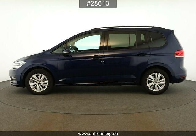 Gebraucht VW Touran Comfortline 122 PS (89 kW) 2022 Atlantik blue metallic Van / Kleinbus