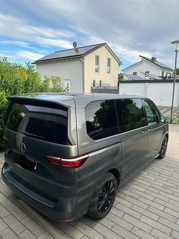 Gebraucht VW Multivan Edition 150 PS (110 kW) 2025 Grau Van