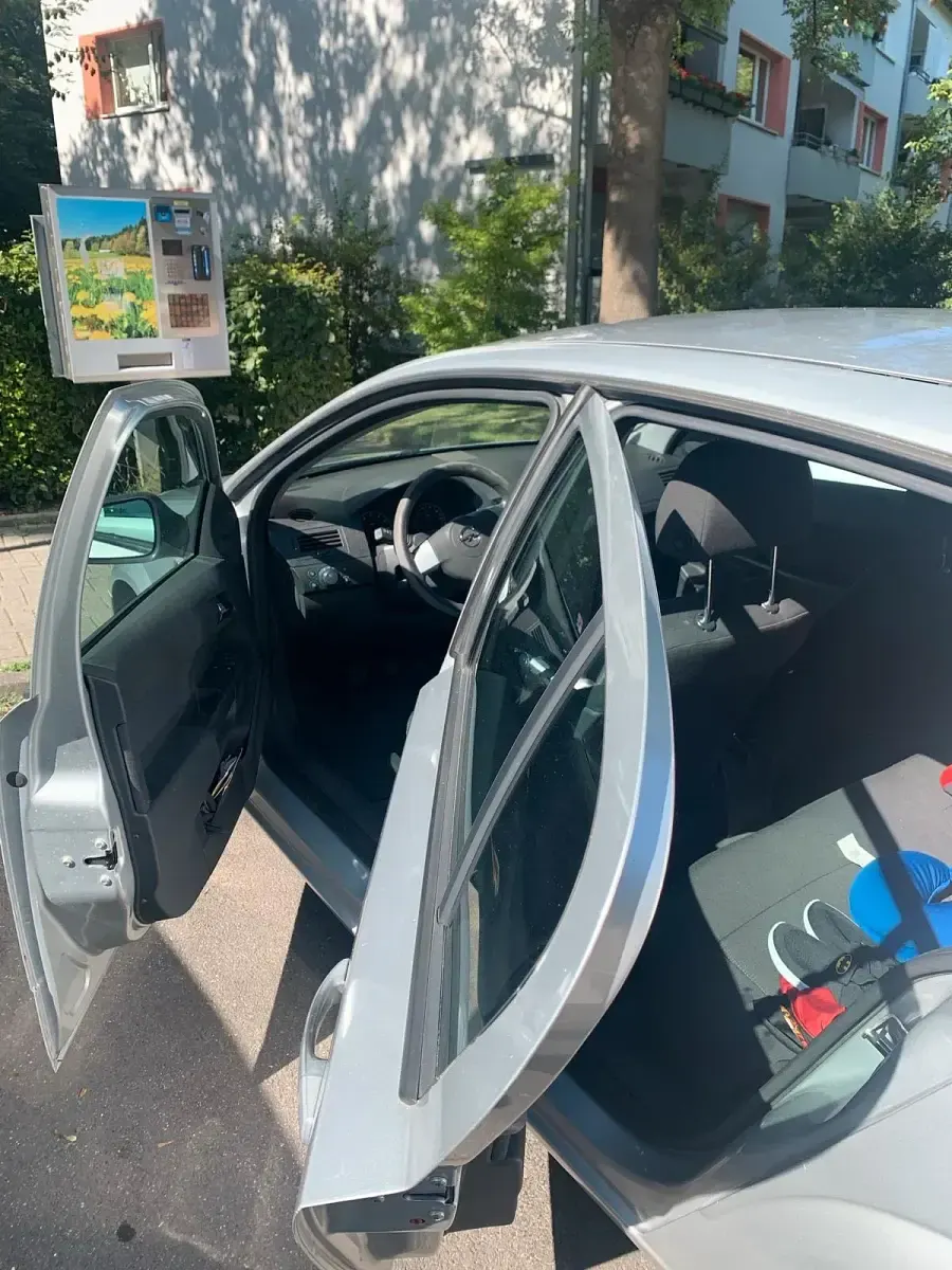 Gebraucht Opel Astra 116 PS (85 kW) 2010 Silber Kleinwagen