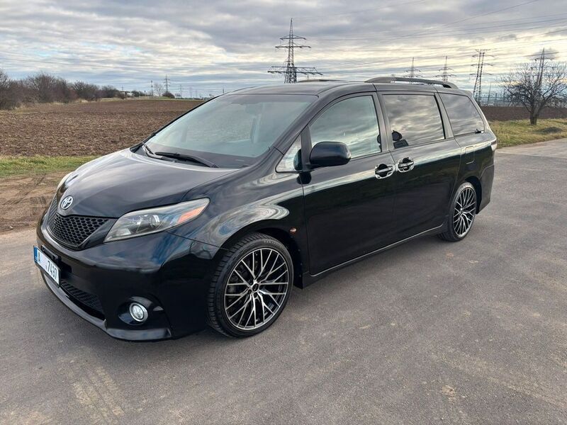 Schwarz Gebraucht 2014 Toyota Sienna Van / Kleinbus | 18.900 € - Bild 1/4