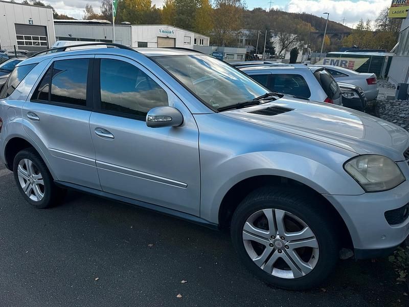 Gebraucht Mercedes ML280 190 PS (139 kW) 2006 Silber SUV