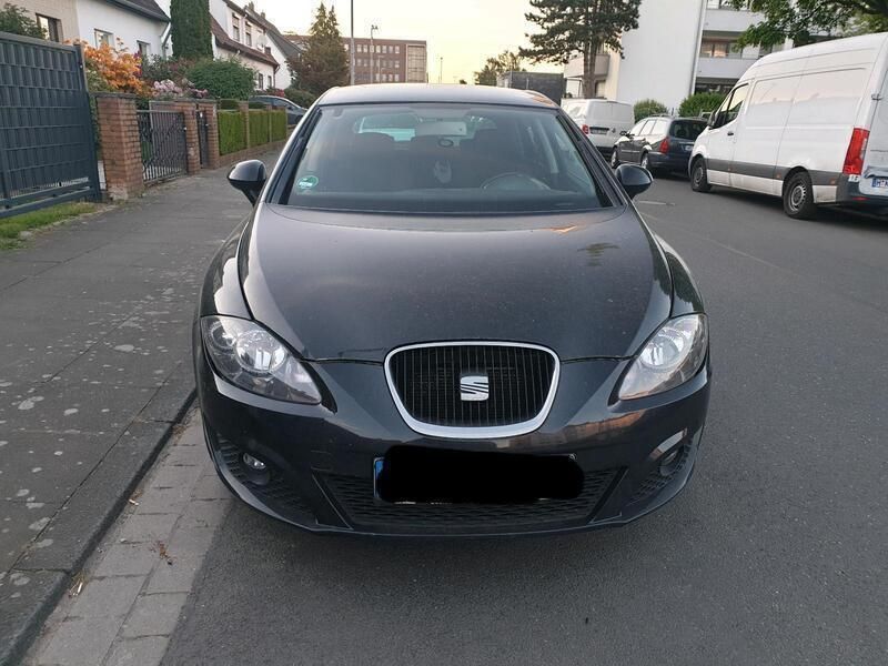 Schwarz Gebraucht 2010 Seat Leon Limousine | 3.250 € (Fairer Preis) - Bild 1/4