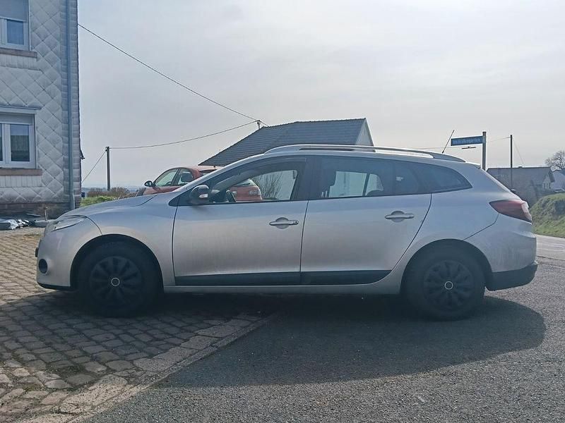 Gebraucht Renault Mégane III 110 PS (80 kW) 2011 Silber Limousine
