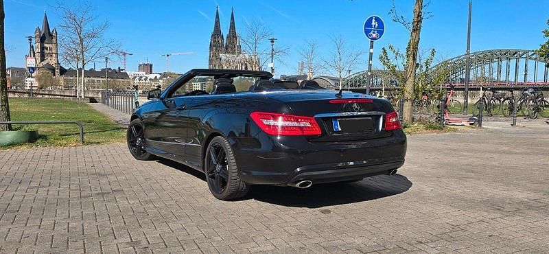 Gebraucht Mercedes E350 AMG line 265 PS (194 kW) 2011 Schwarz Cabrio