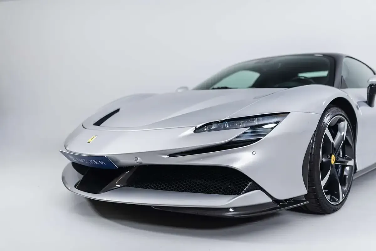Second-hand Ferrari SF90 780 CP (573 kW) 2020 Argintiu Coupe