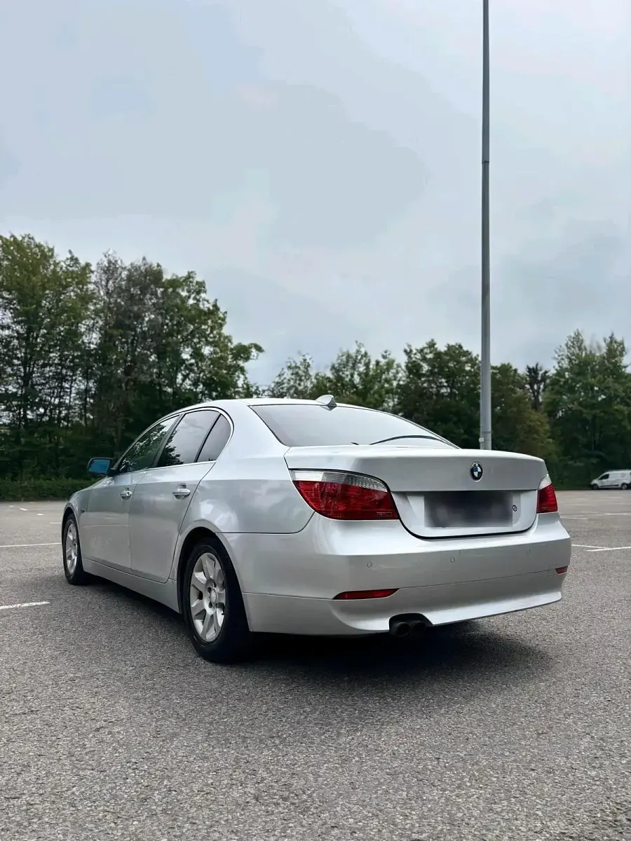 Gebraucht BMW 523 177 PS (130 kW) 2006 Silber Limousine
