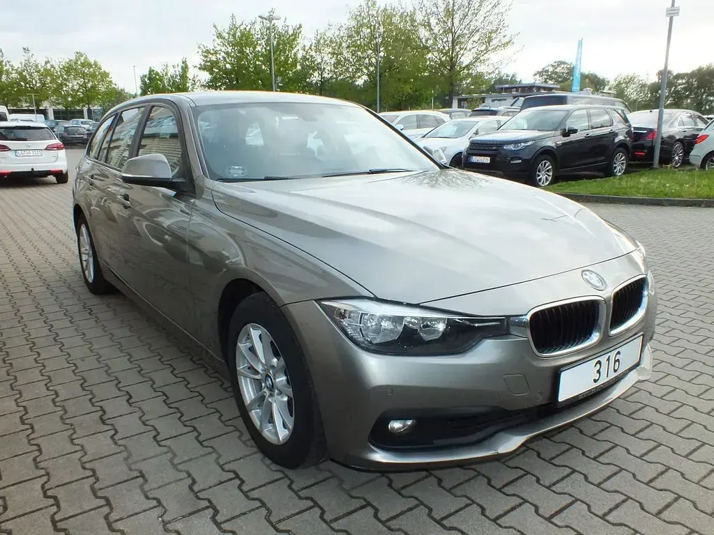 Gebraucht BMW 316 Advantage 116 PS (85 kW) 2017 Silber Limousine