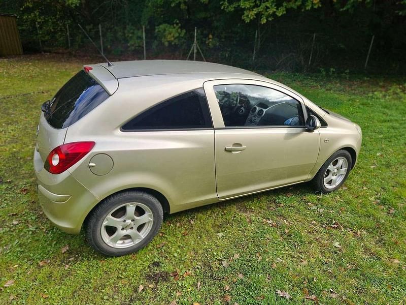 Gebraucht Opel Corsa Edition 60 PS (44 kW) 2009 Gold Kleinwagen