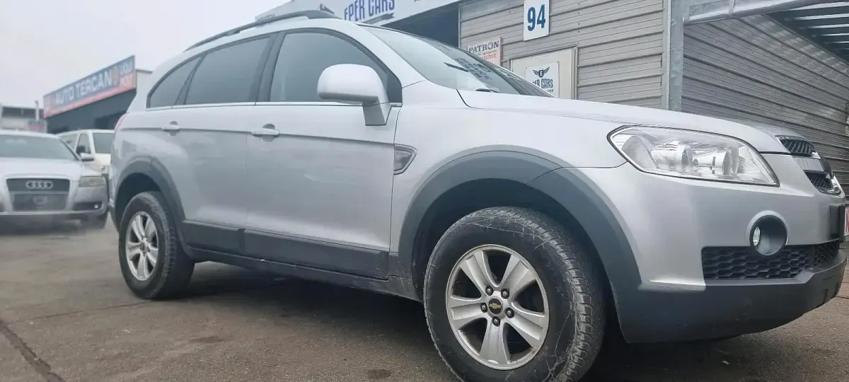 Gebraucht Chevrolet Captiva LS 136 PS (100 kW) 2010 Silber SUV