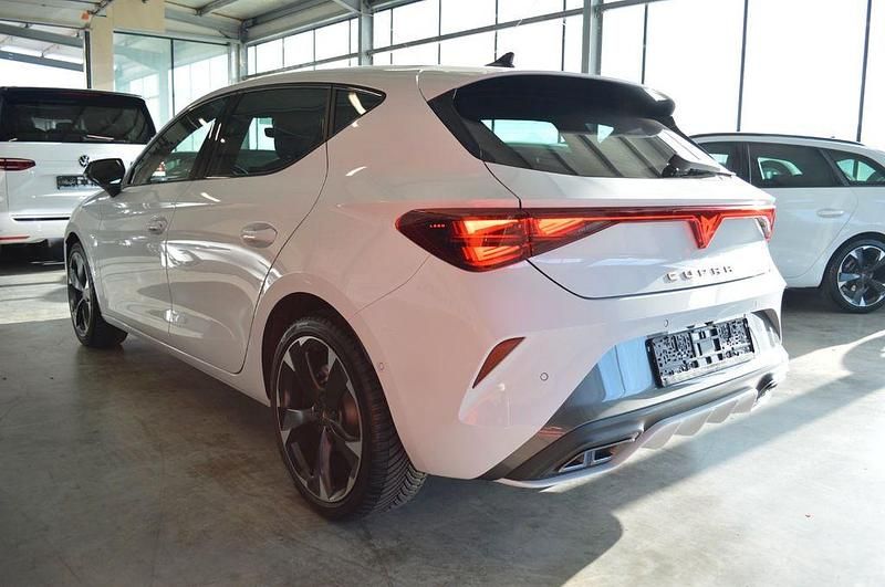 Usata Cupra Leon 150 CV (110 kW) 2025 Bianco Berlina